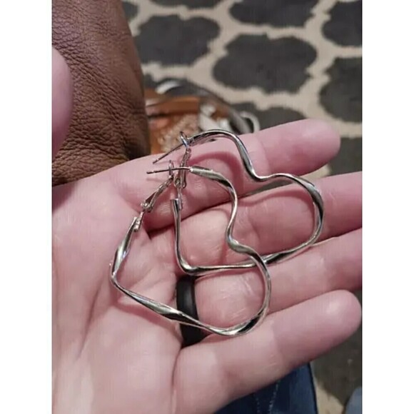 New - Big Heart Hoop Silver Earrings - Picture 6 of 7